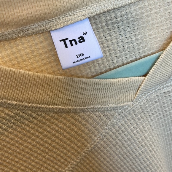Aritzia Tna waffle knit long sleeve, yellow size 2xs - Picture 2 of 5